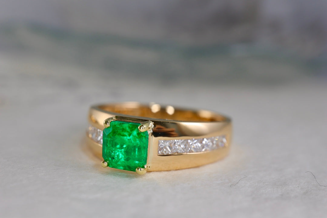 Panjshir Emerald Ring - Levendige groene sieraden voor een krachtig statement