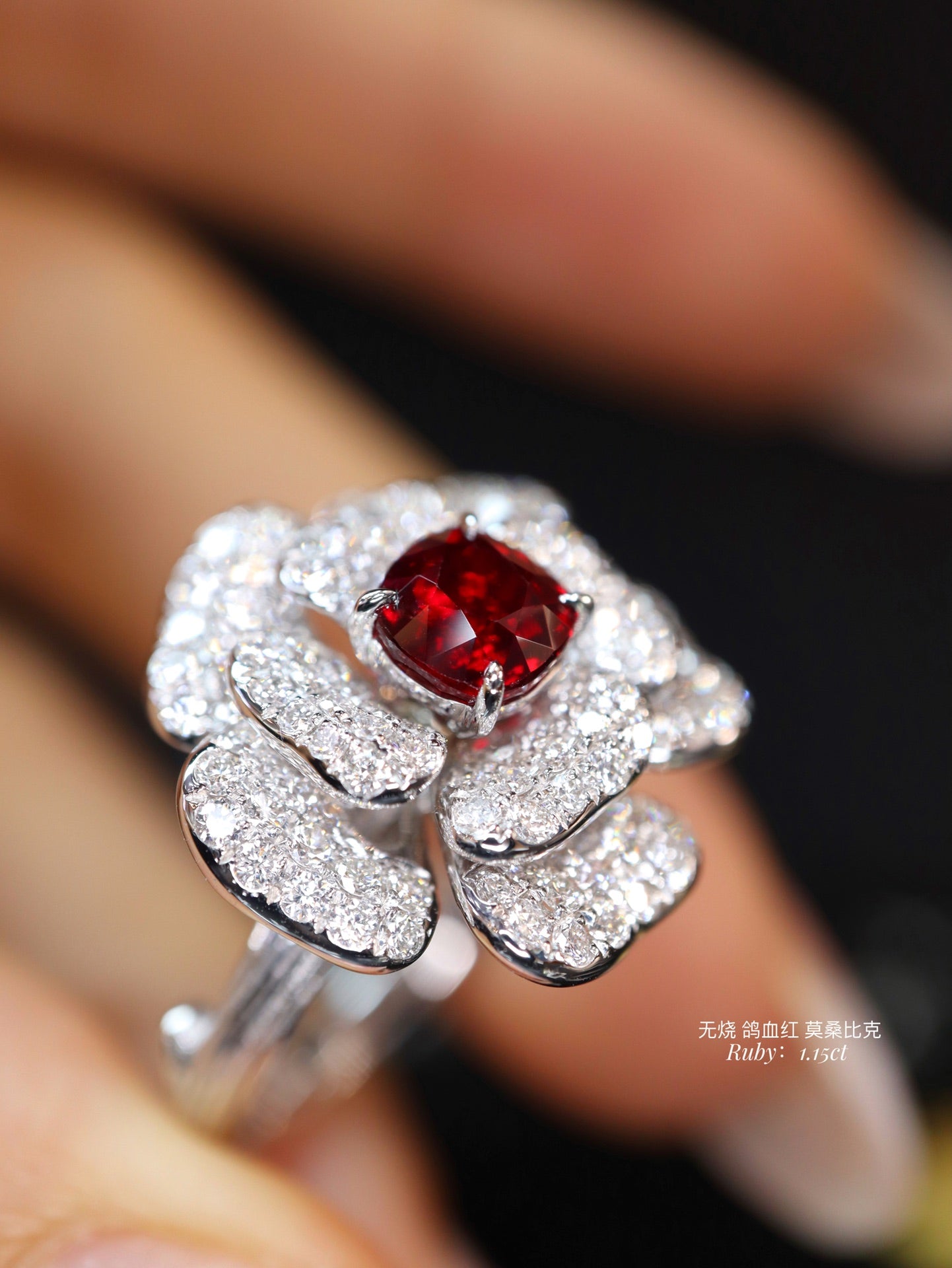 Anillo de rubí rojo sangre de paloma - Joyería con diseño de flores