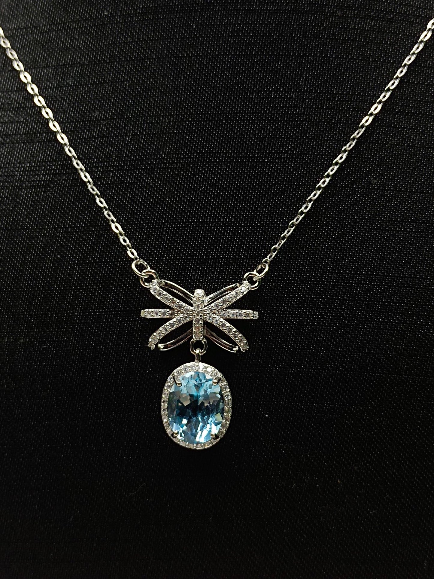 Natural Topaz Bowknot -kaulakoru – ainutlaatuisia koruja nuorekkaalle hengelle