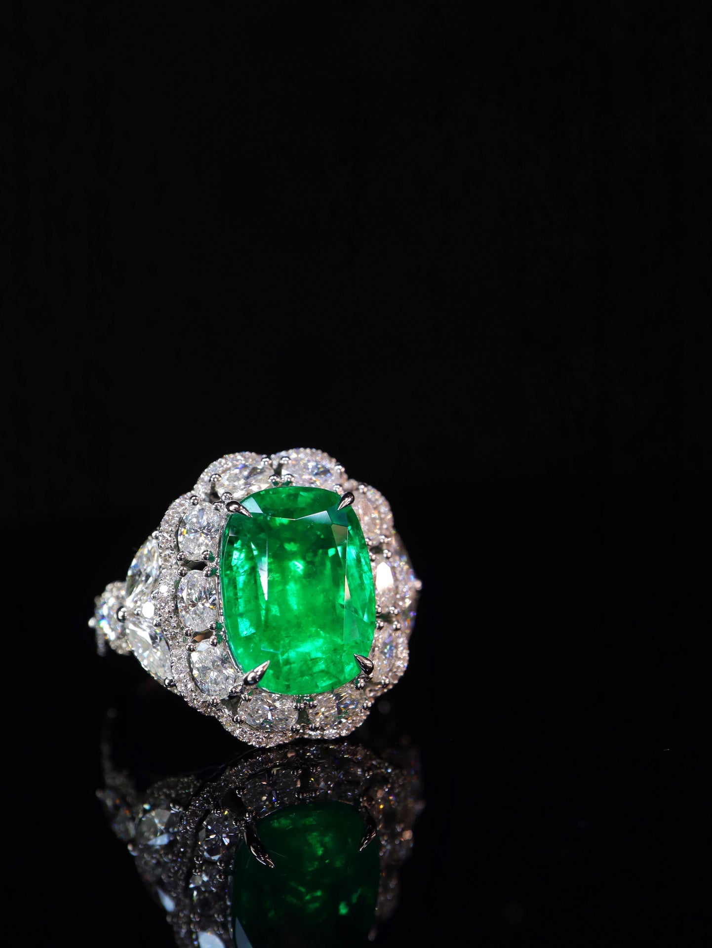 Emerald Ring - High-End Luxury Jewelry Piece