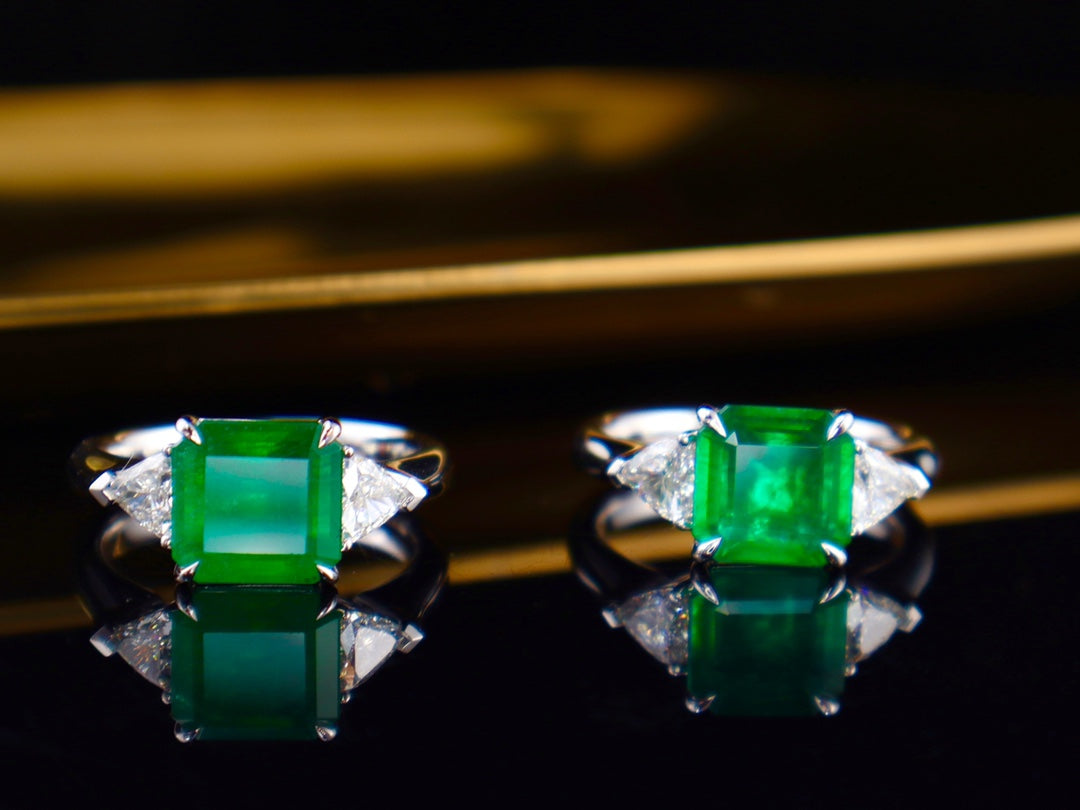 Emerald Ring Jewelry - Classic Three-Stone Design with Vivid Green Hue