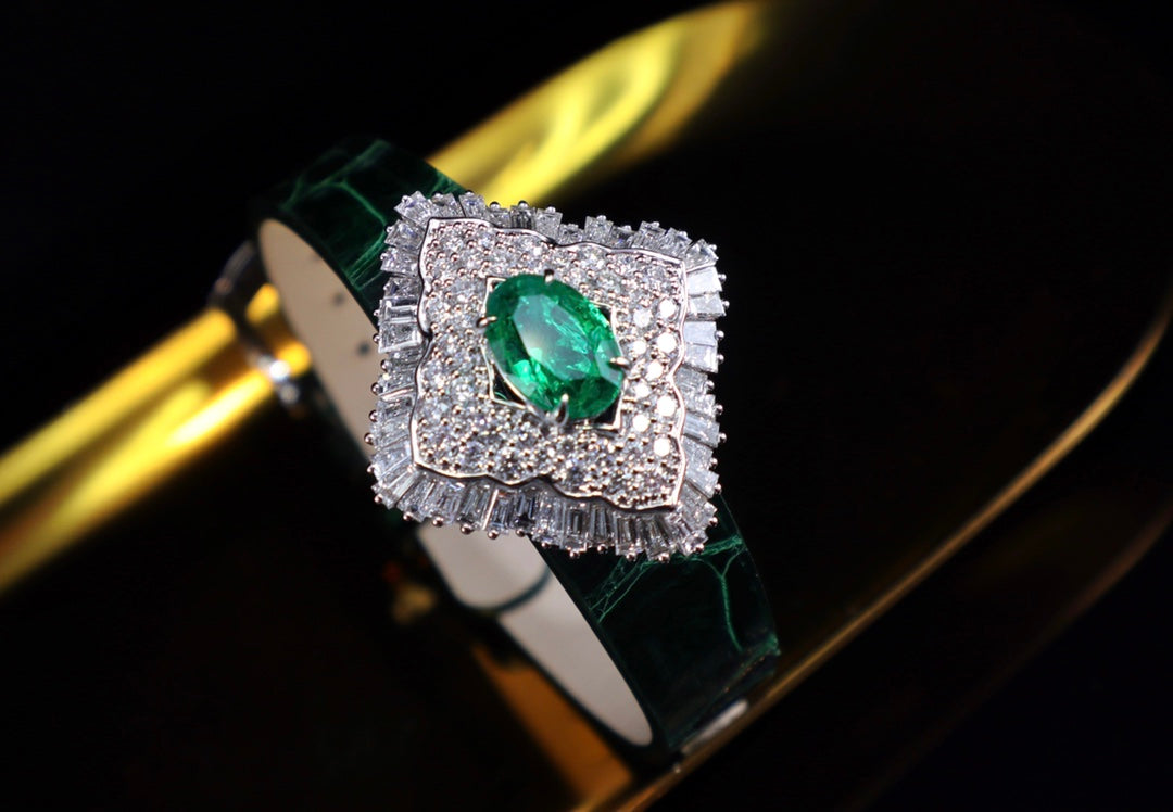 Emerald Green Jewelry Marvel: Versatile and Elegant Accessory