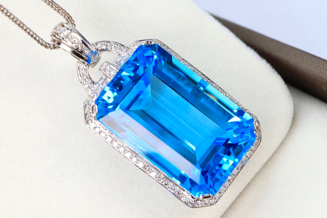 Exquisite 18K Gold and Diamond Natural Swiss Blue Topaz Pendant Jewelry