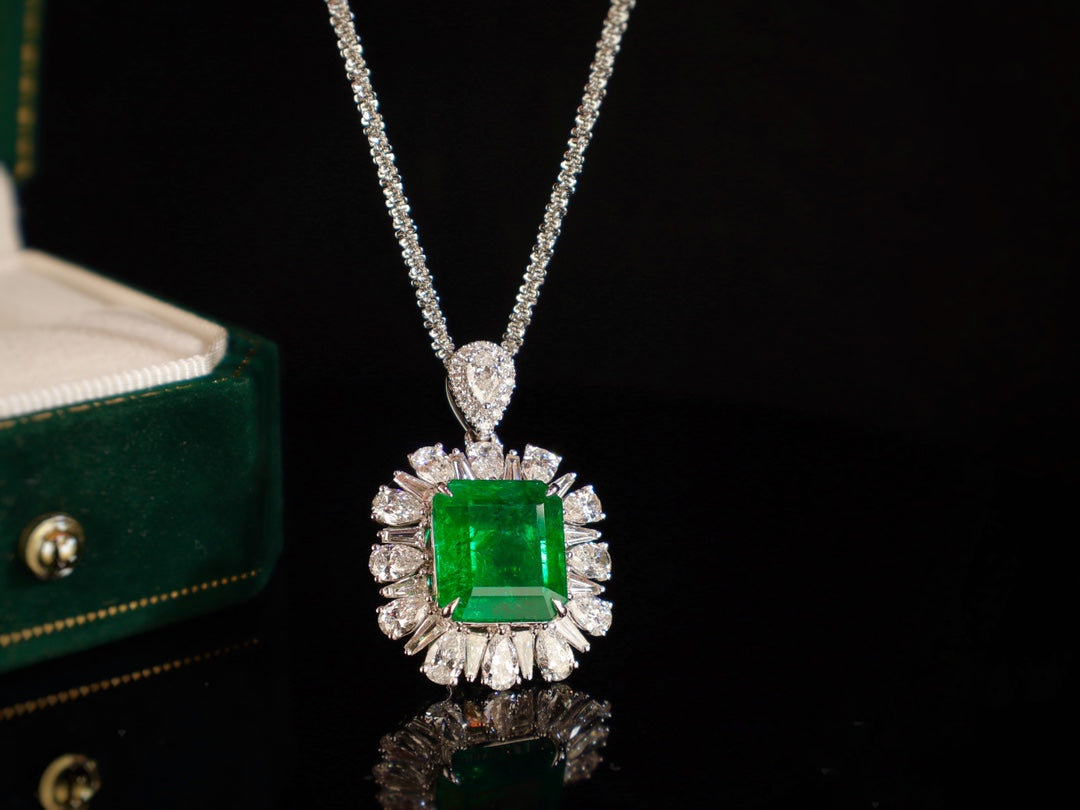 Emerald Pendant Jewelry: 9.19 Carat Vivid Green Glassy Emerald with GIA Certification