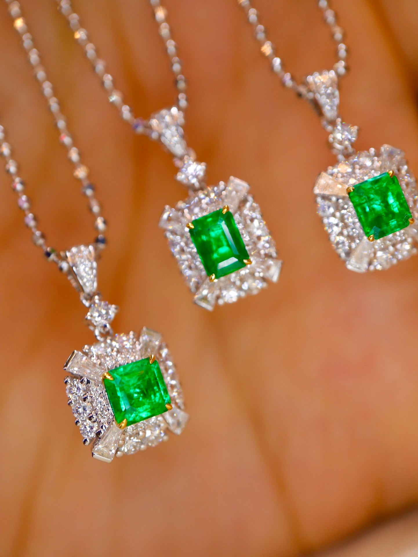 Panjshir Emerald Pendant Jewelry - A Sparkling Gem You Can't Resist!