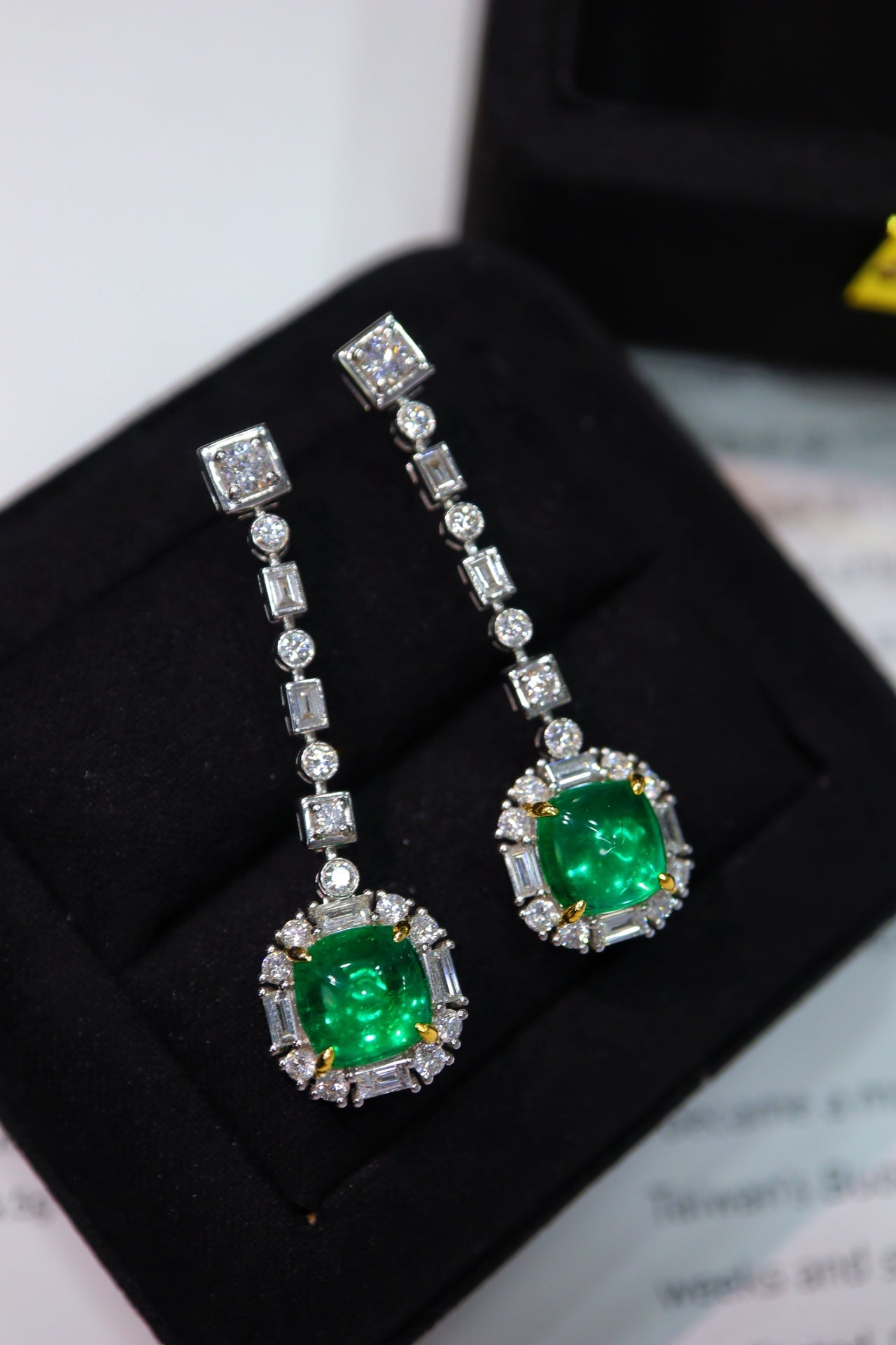 Luxurious Emerald Sugarloaf Earrings - A Must-Have Jewelry Piece