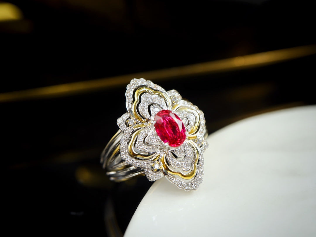 Anello con rubino stile Buccellati con accenti di diamanti