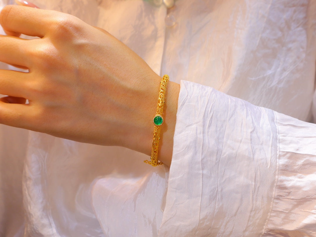 Exquisite Emerald Bracelet: A Timeless Jewelry Favorite