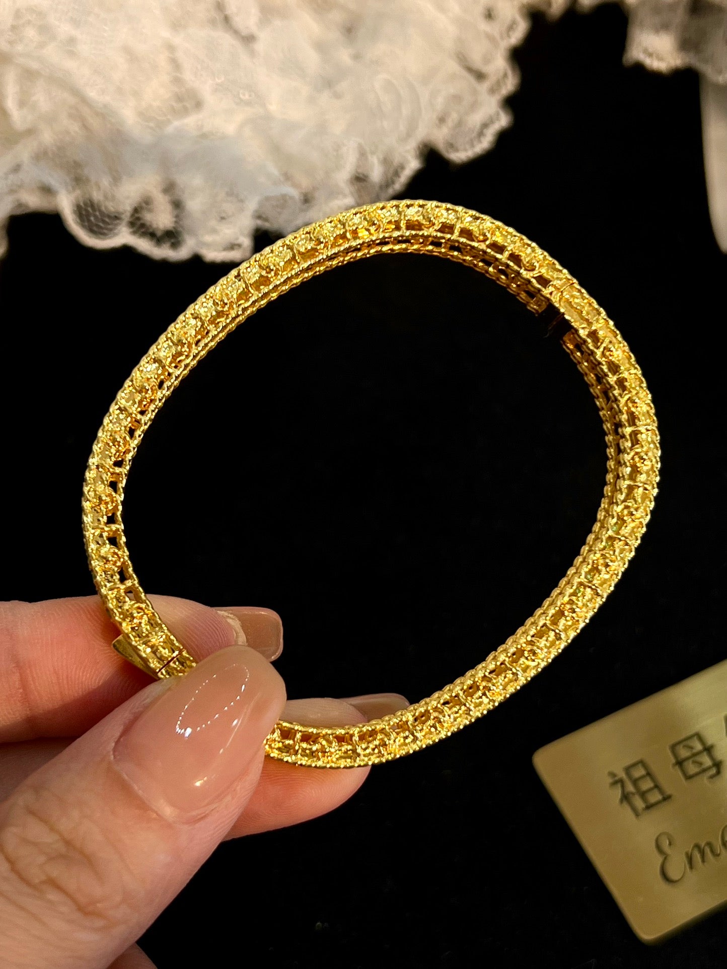 Pulsera de esmeraldas de inspiración vintage en oro de 18 quilates: una pieza de joyería atemporal