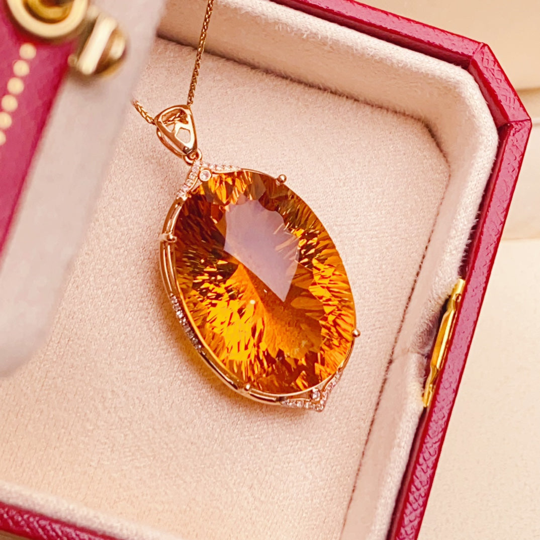 Charme rayonnant semblable à un soleil : bijoux pendentif en citrine jaune incrustés d'or 18 carats