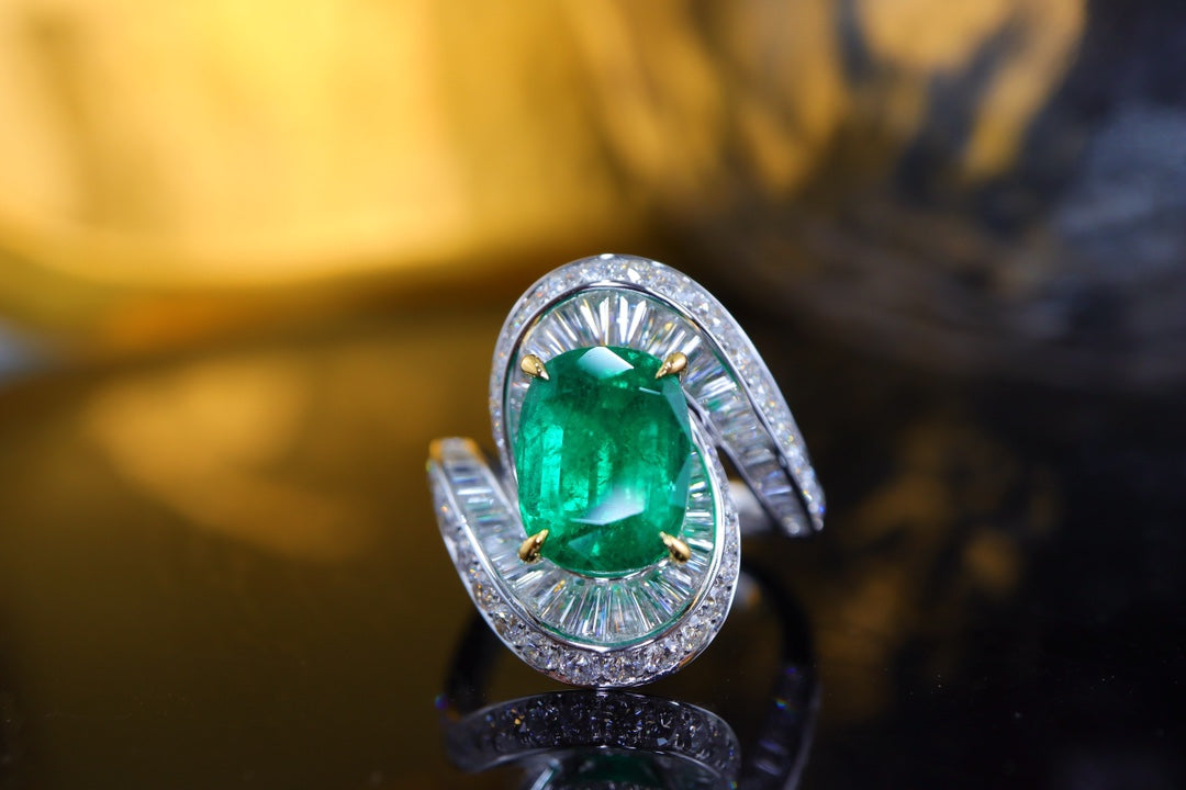 Emerald Ring Jewelry: A Luxurious Statement Piece