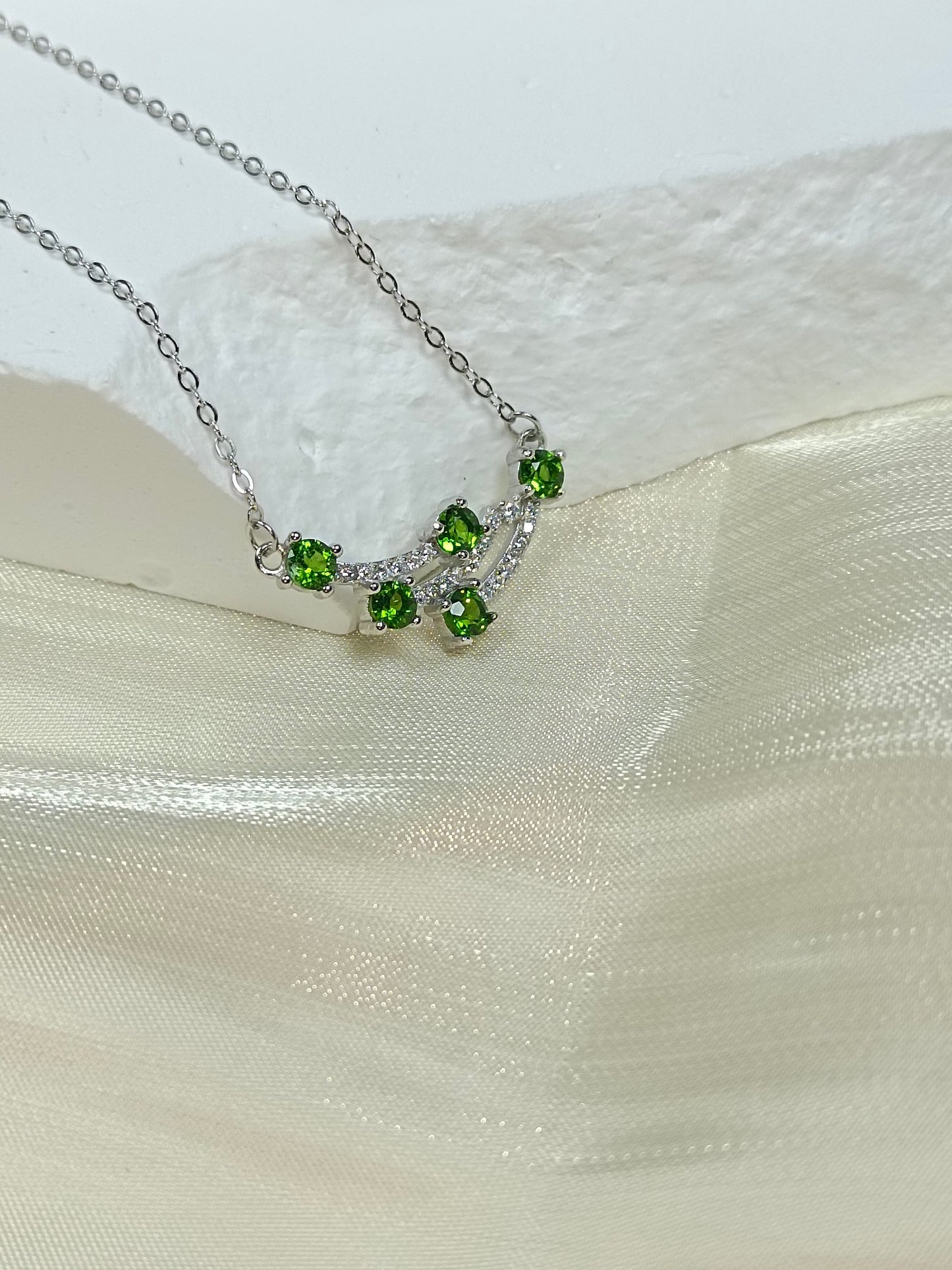 Collana Diopside in argento S925 incorporato - Meteora abbagliante, gioielli con catena delicata alla clavicola nuovo stile elegante e versatile