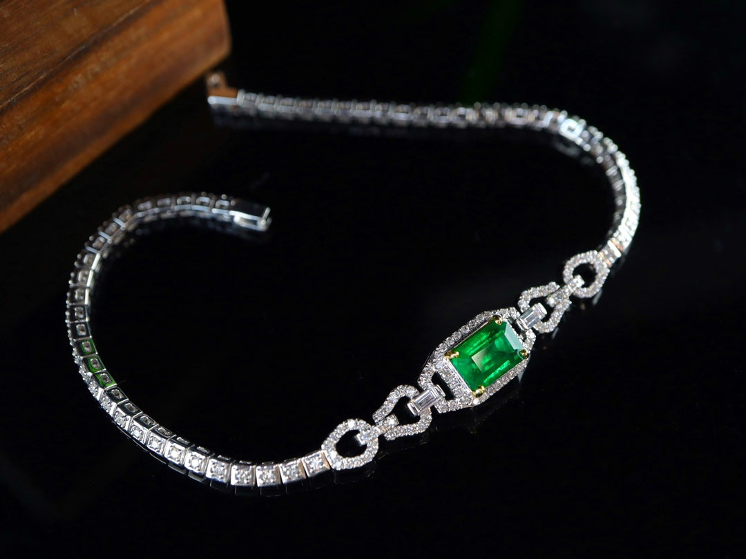 Elegant Emerald Bracelet: A Touch of Luxury Jewelry