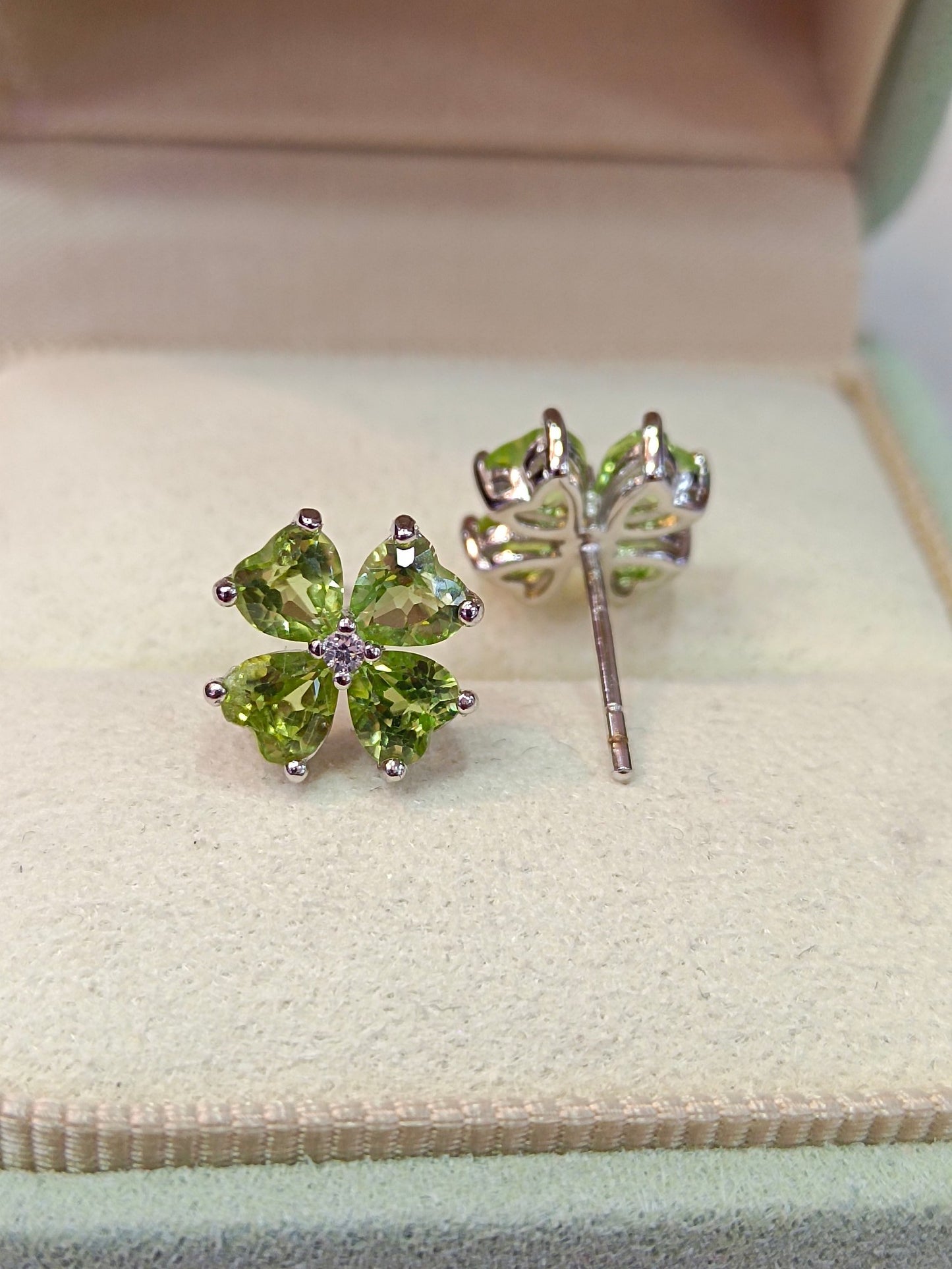 S925 Silver Elegant Peridot Heart Four-Leaf Clover Earrings - Jewelry for Everyday Elegance