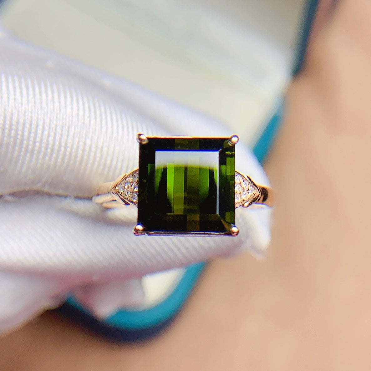 18K Tourmaline Ring - A Breath of Freshness for Summer Jewelry