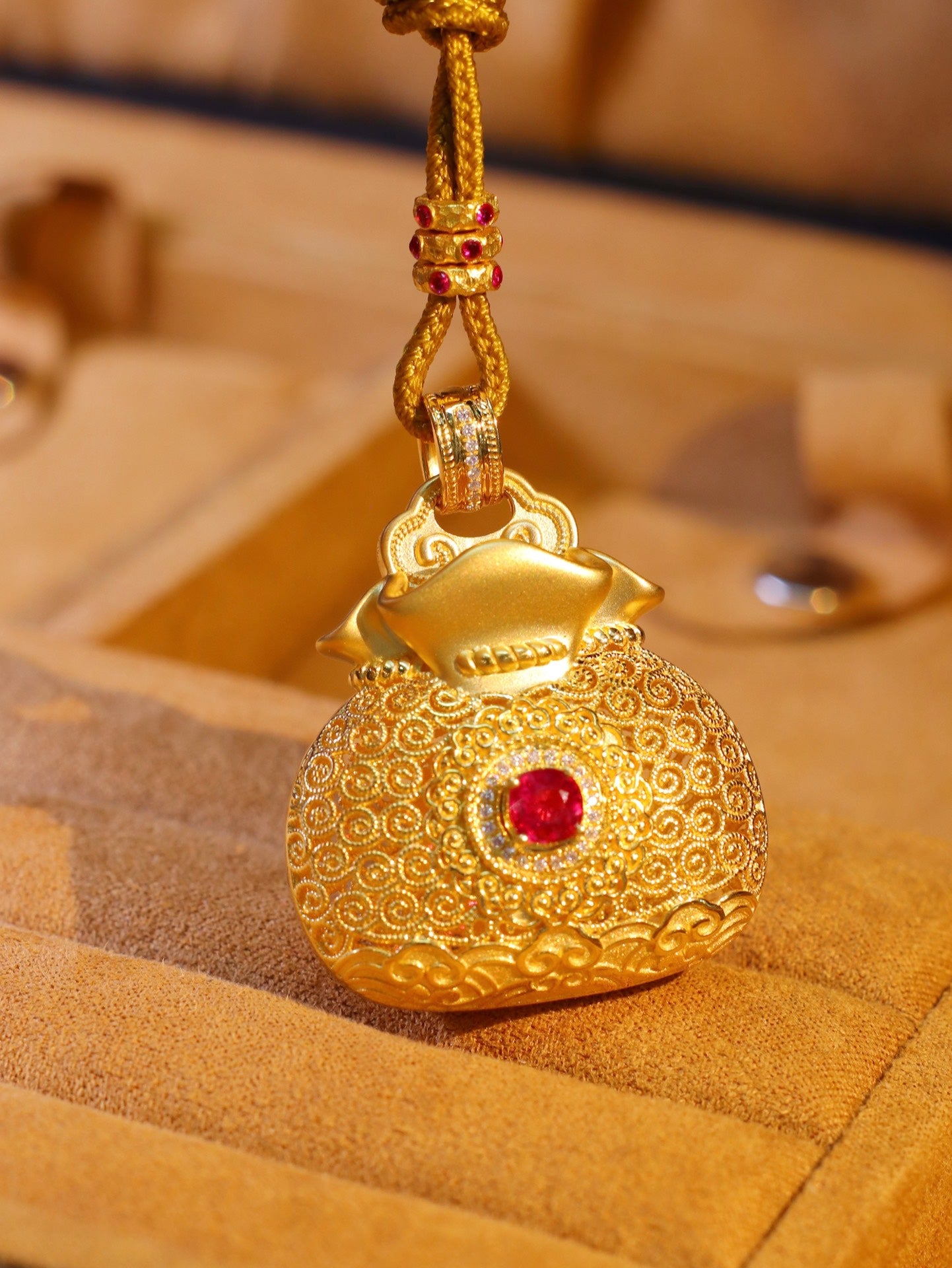 Luxurious Jewelry Collection: 18k Gold Embedded with Unburned Ruby Pendant