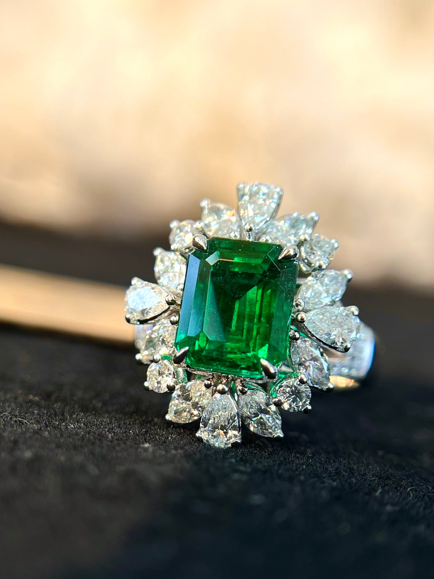 Exquisite Verdant Jewelry: 18k Gold Embedded Vivid Green Emerald Ring