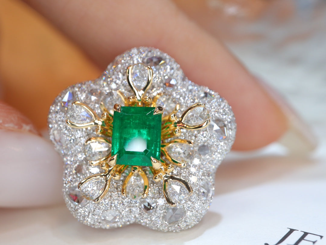 Elegant Emerald Jewelry: Afghan Panjshir 1.15ct Vivid Green Ring