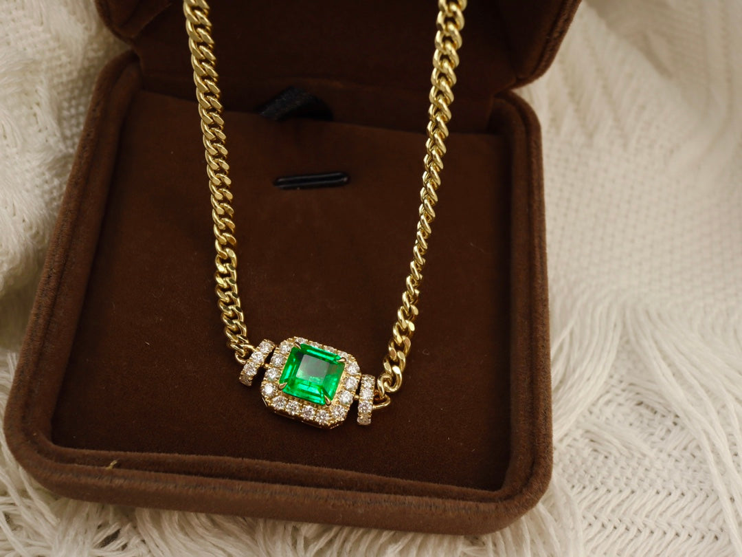 Luxurious Emerald Cuban Link Necklace - High-End Jewelry