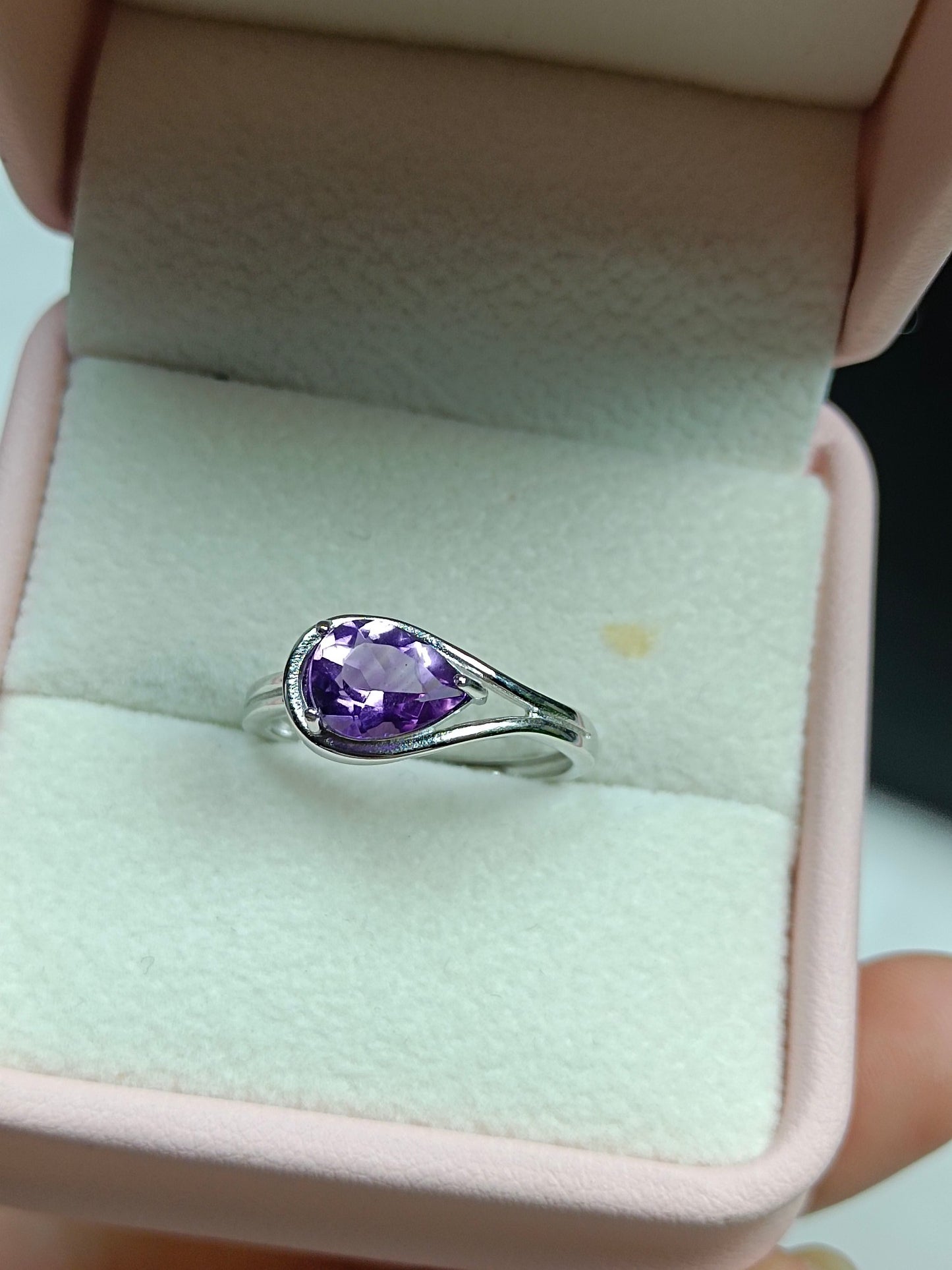 Mystischer lila Amethyst-Wassertropfen-Ring – einzigartiges Schmuckstück