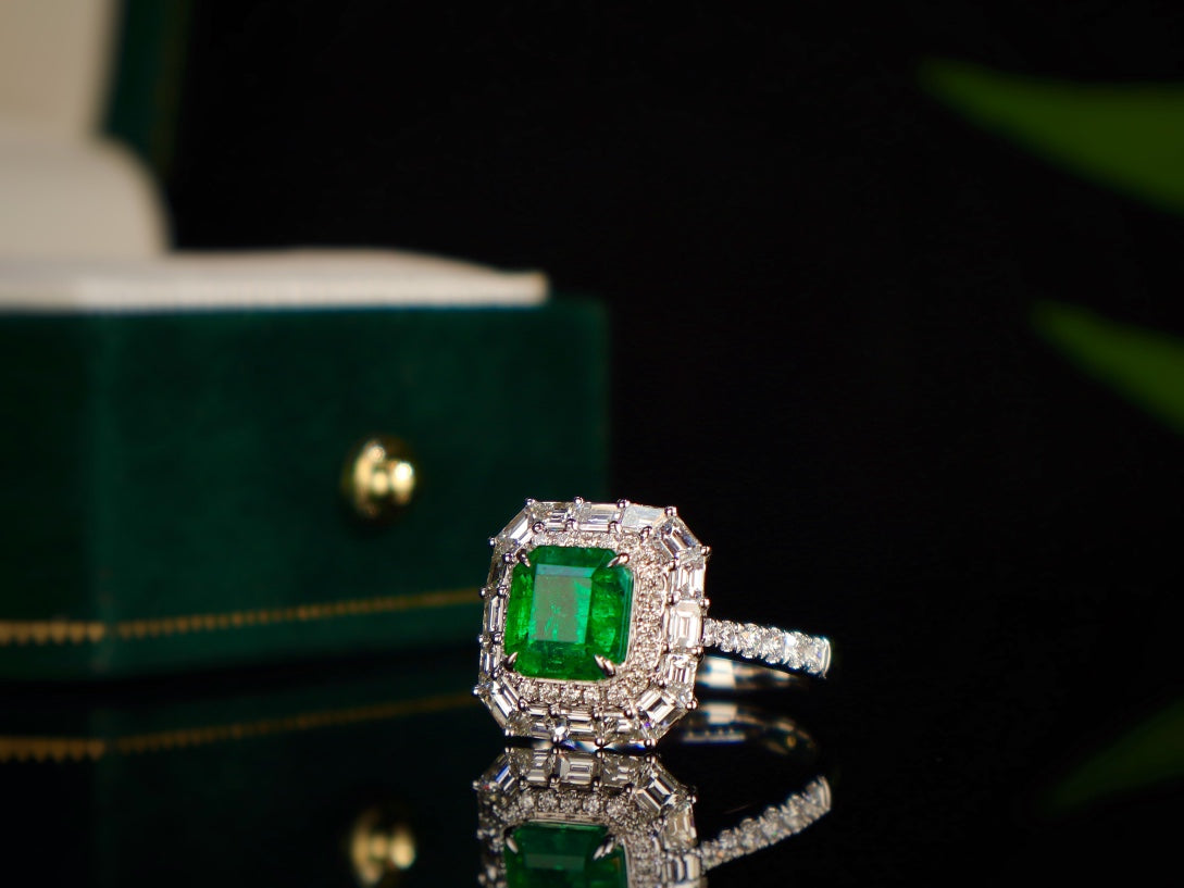 Emerald Ring - Luxurious Vivid Green Jewelry Piece