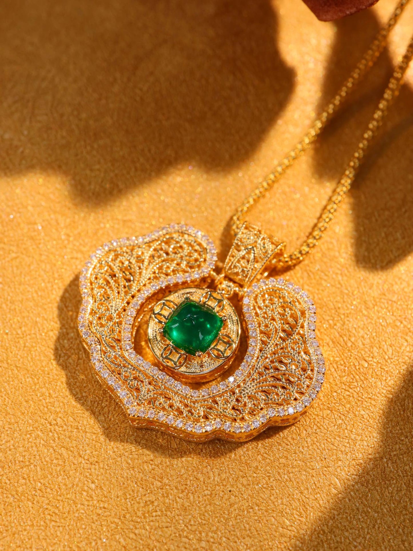 Elegant Ruyi Padlock Pendant - Emerald Jewelry