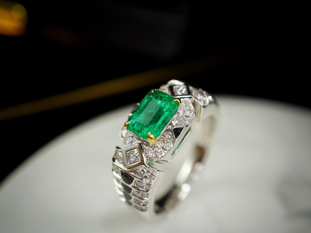 Vintage Panjshir Emerald Ring - A Unique Jewelry Piece