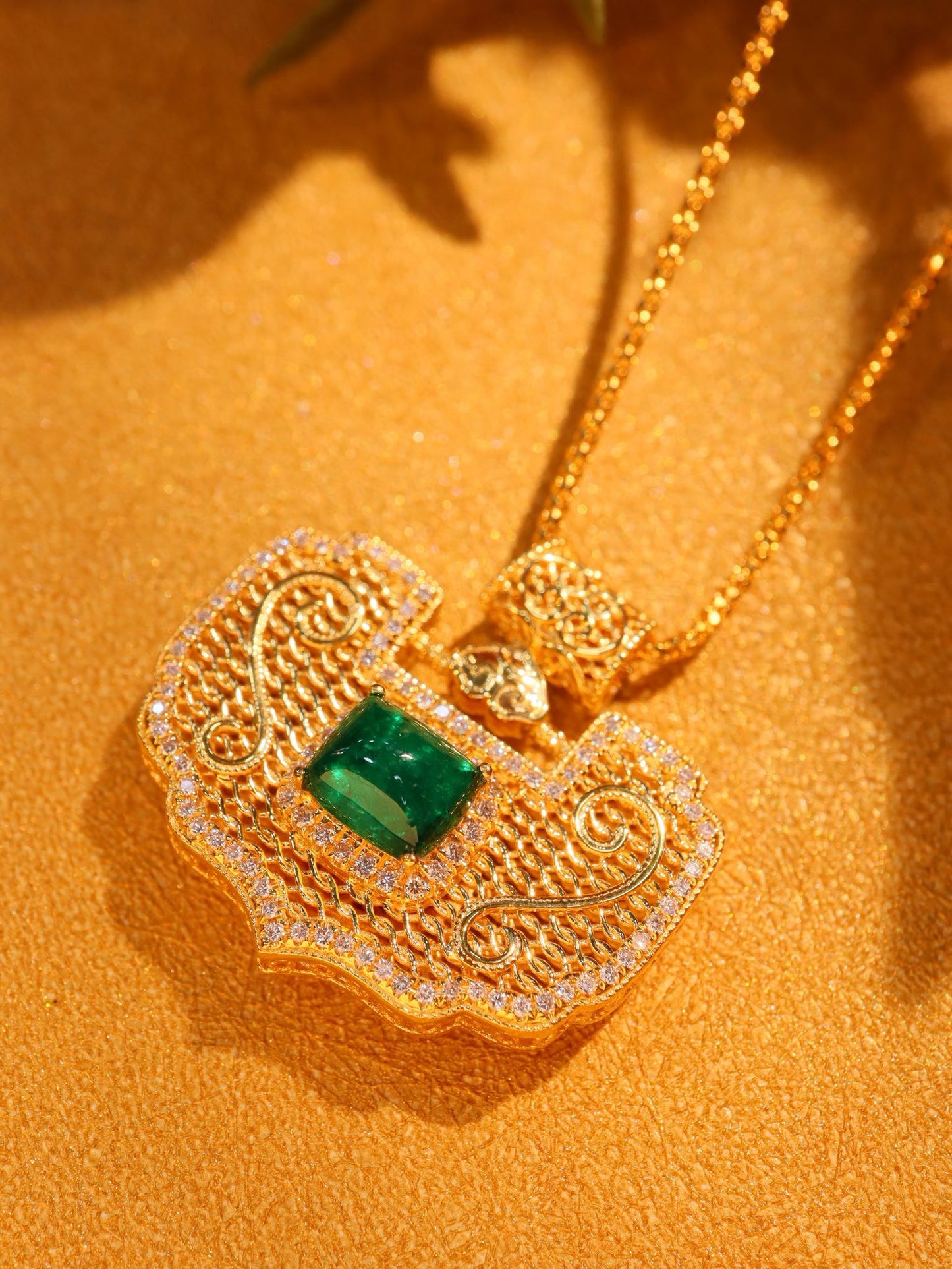 Exquisite Emerald Pendant Jewelry - Lucky Locket Charm