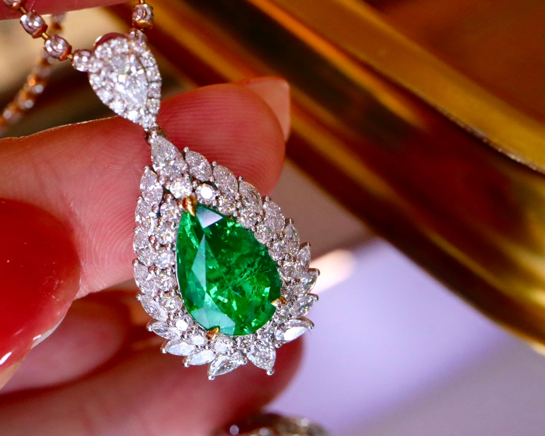 Stunning Natural Emerald Teardrop Pendant Jewelry