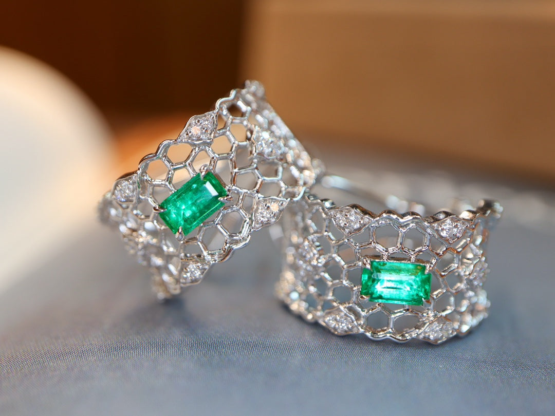 Buccellati-Style Emerald Earrings - A Classic and Elegant Jewelry Piece