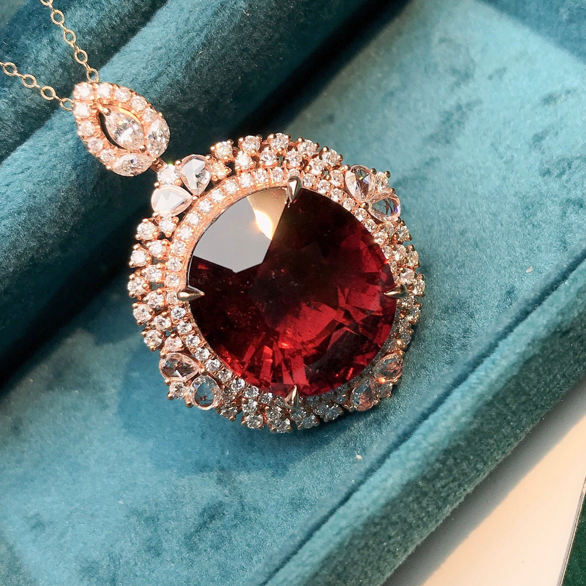 Exquisite Collector's Grade Large Carat Bixbite Pendant - Luxury Jewelry