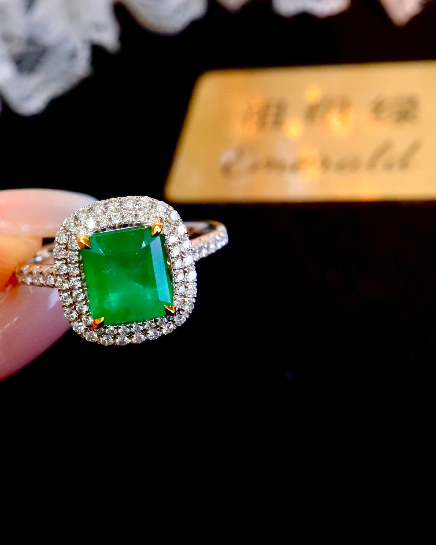 Elegant and Versatile Natural Emerald Ring - A Must-Have Jewelry