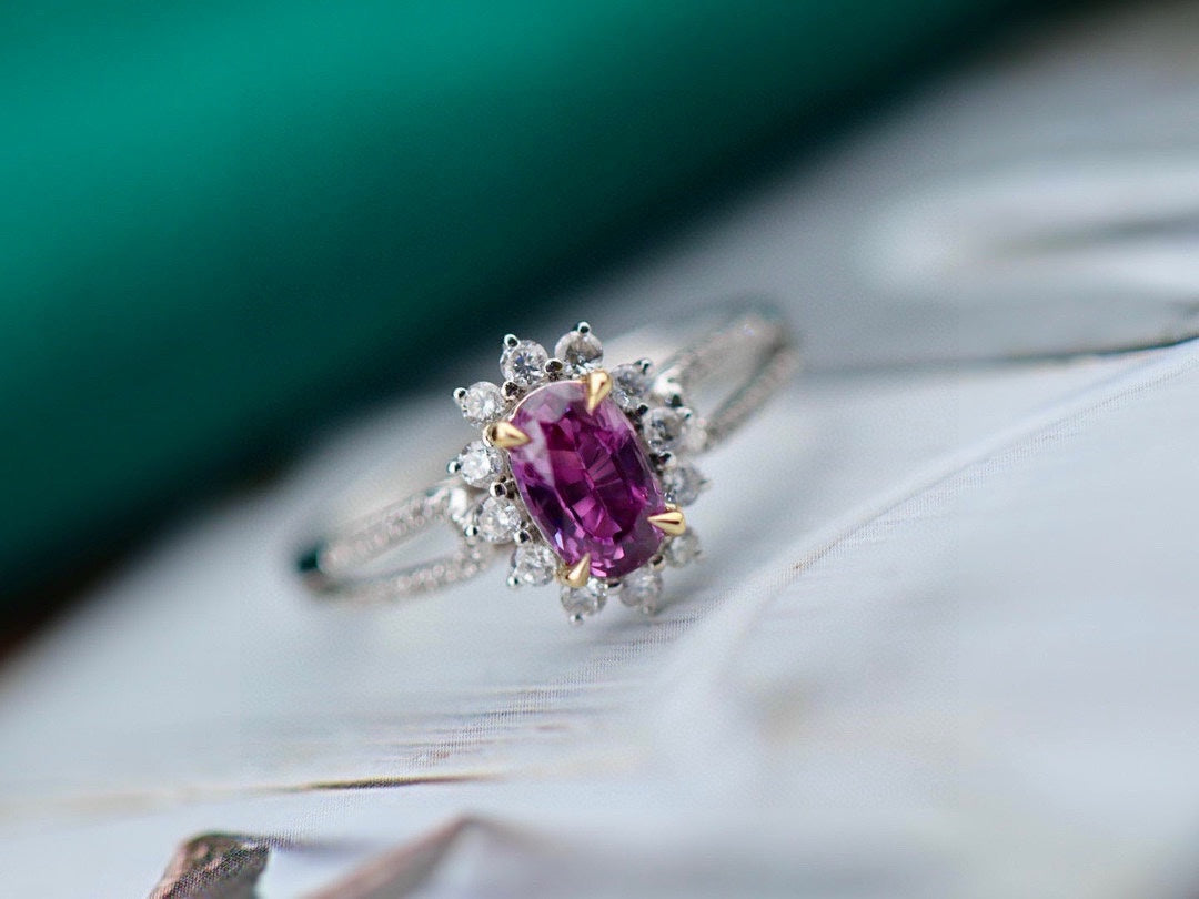 Elegant Purple Sapphire Ring - A Unique Piece of Jewelry