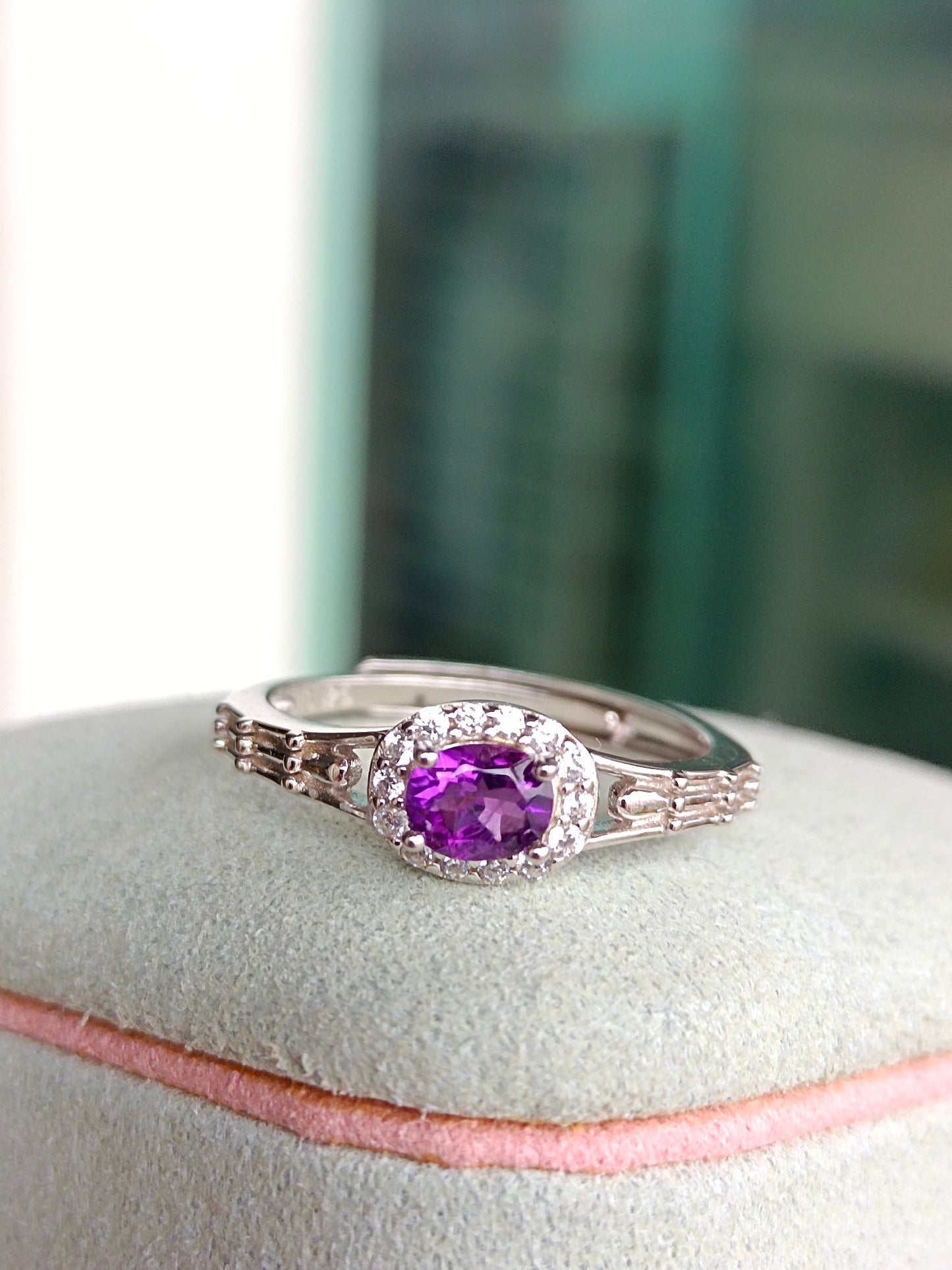 Elegant Natural Amethyst Ring - A Must-Have Jewelry Piece