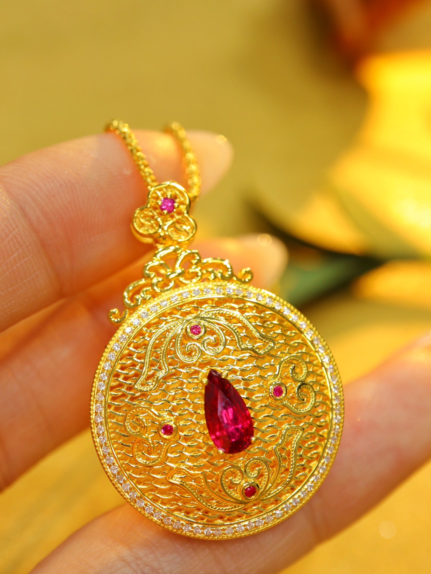 Ruby Pendant Jewelry: Ancient Gold Craftsmanship with Pigeon's Blood Red Gemstone