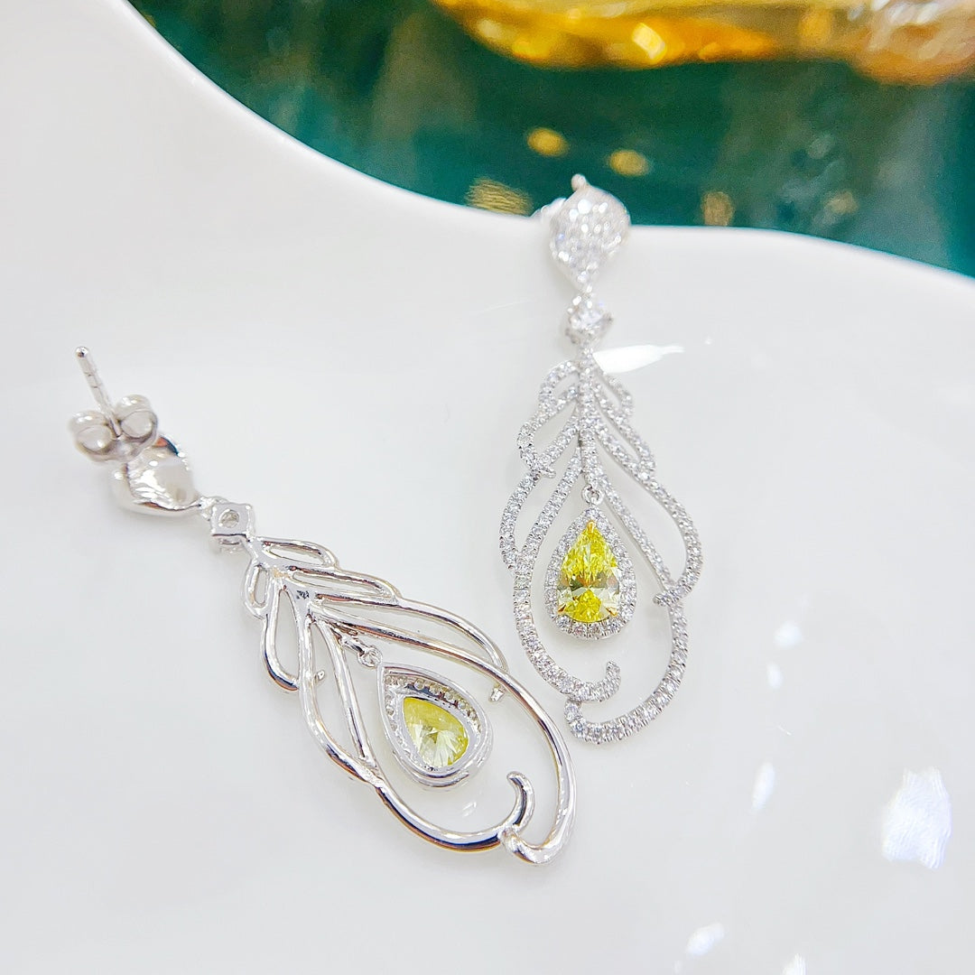 Boucles d'oreilles pendantes en forme de plume de diamants de culture en or jaune 18 carats - Jewelry Delight