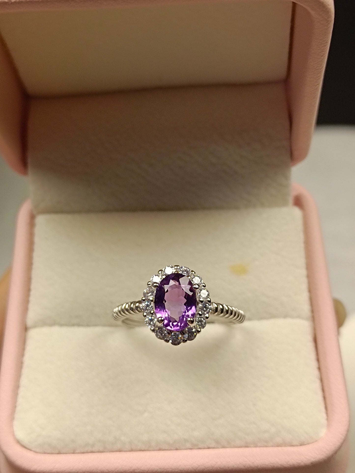 Elegant Natural Amethyst Ring - A Must-Have Jewelry Piece