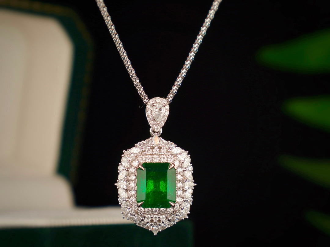 Vivid Green Emerald Pendant - A Jewelry Gem for Elegance and Sophistication