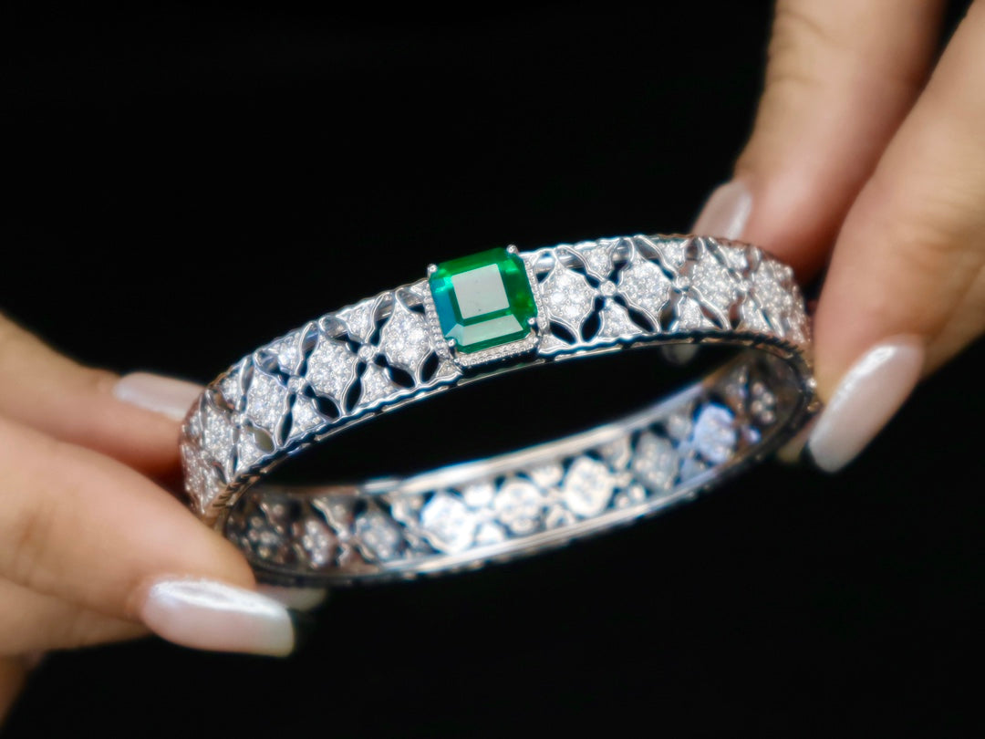 Luxurious Emerald Heavy Craftsmanship Bracelet - 4.17ct