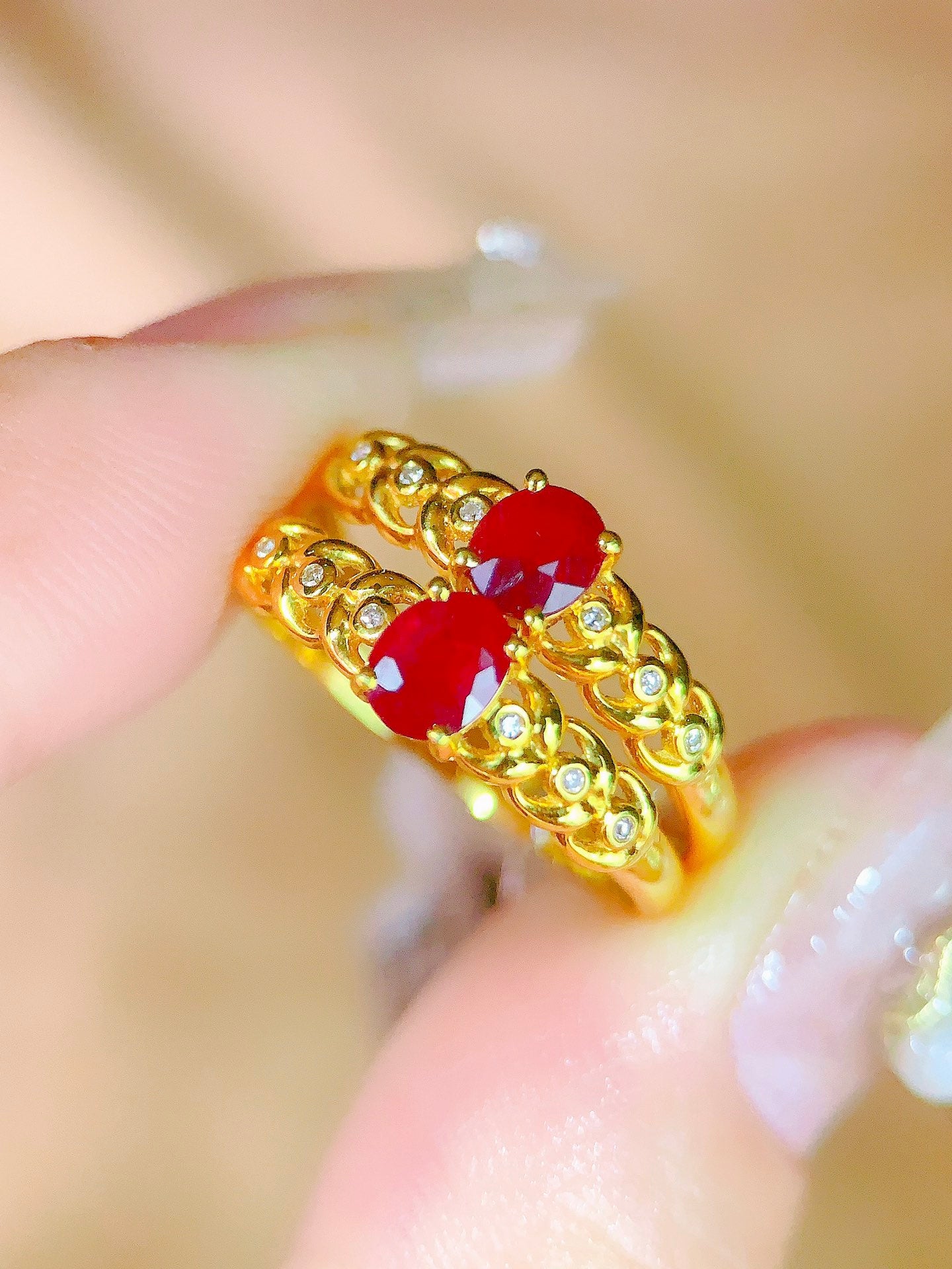 Vintage Hollow-Out Ruby Ring - A Stunning Piece of Jewelry