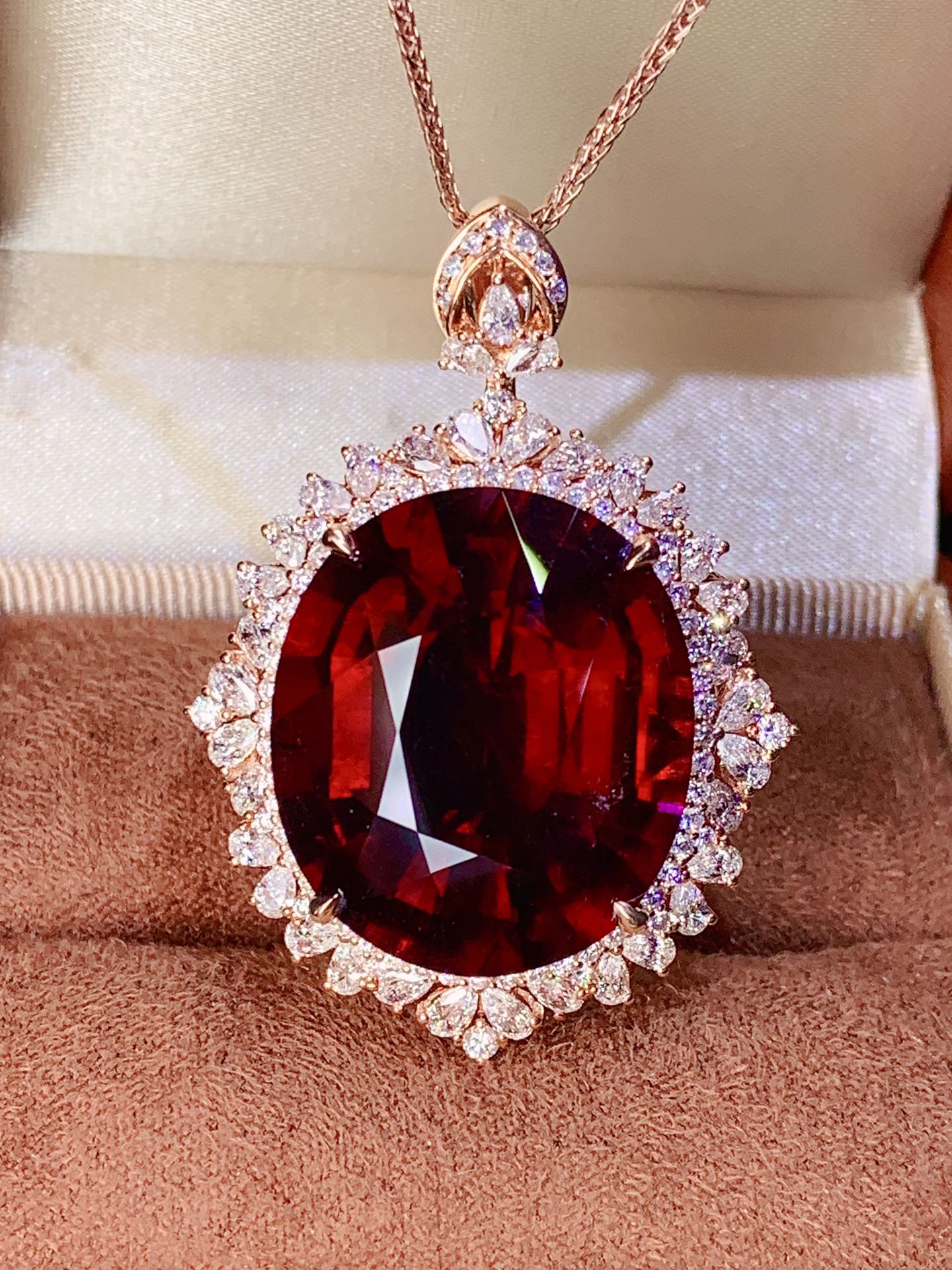 Exquisite Collectible Jewelry: Top-Grade Large Carat Bixite Pendant