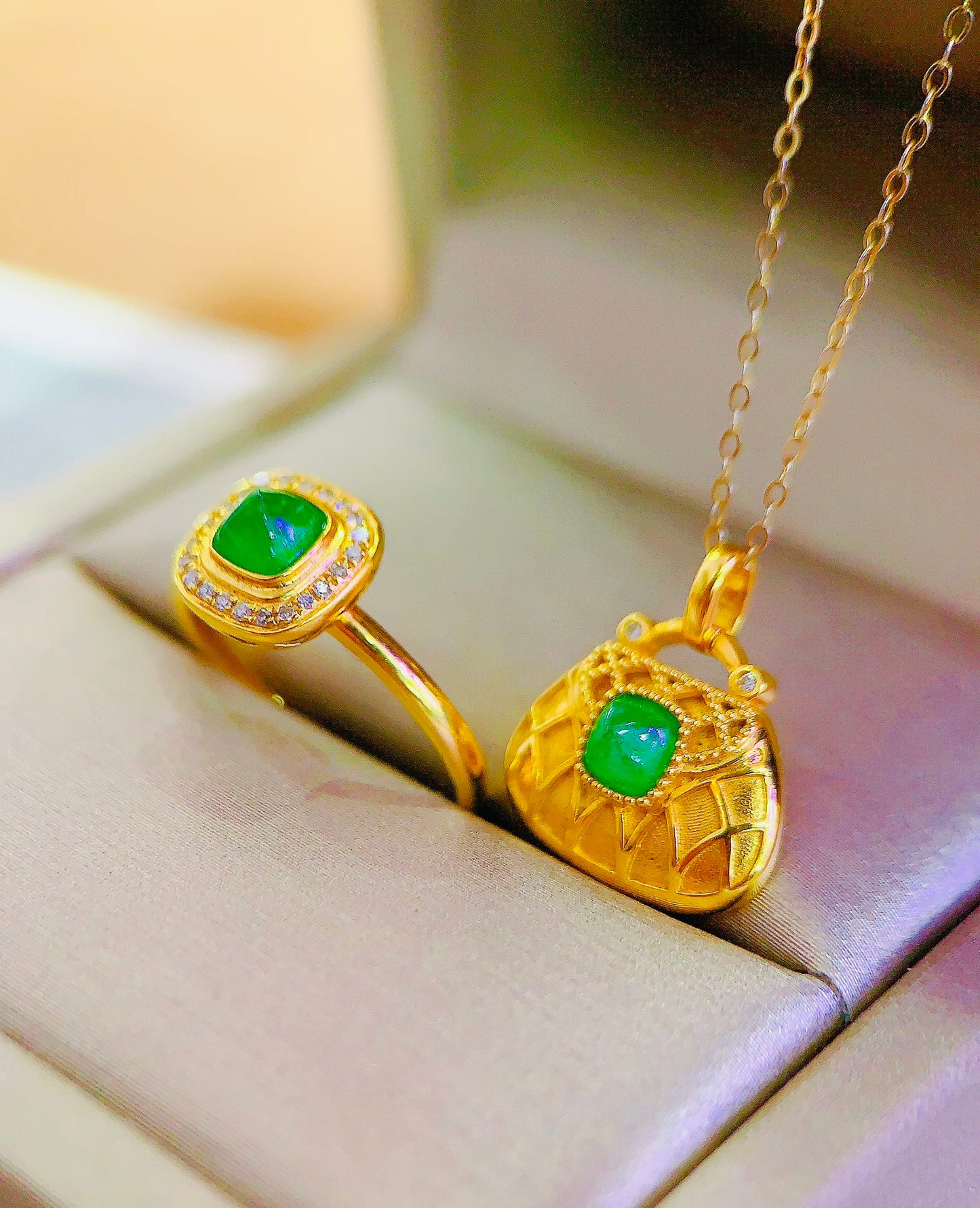 Exclusive Double 11 Jewelry Set: 18K Gold with Diamond-Embedded Emerald Ring & Pendant