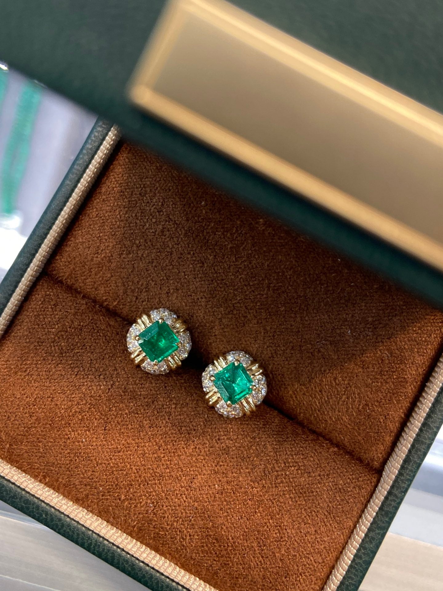 Elegant and Luxurious Panjshir Emerald Earrings Jewelry