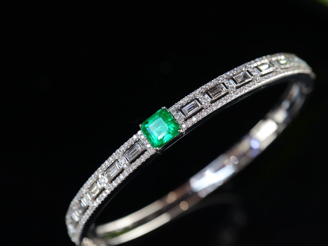 Luxury Epitome: Waton Green Panjshir Emerald Diamond Bracelet