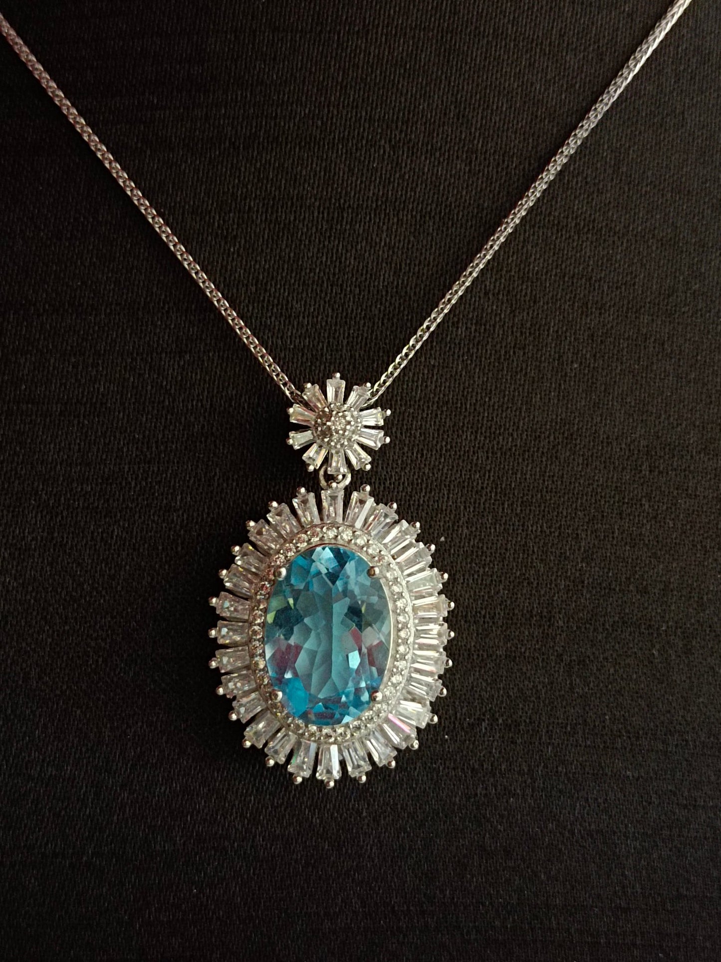 Exquisite Natural Swiss Blue Topaz Pendant - Elegant Jewelry