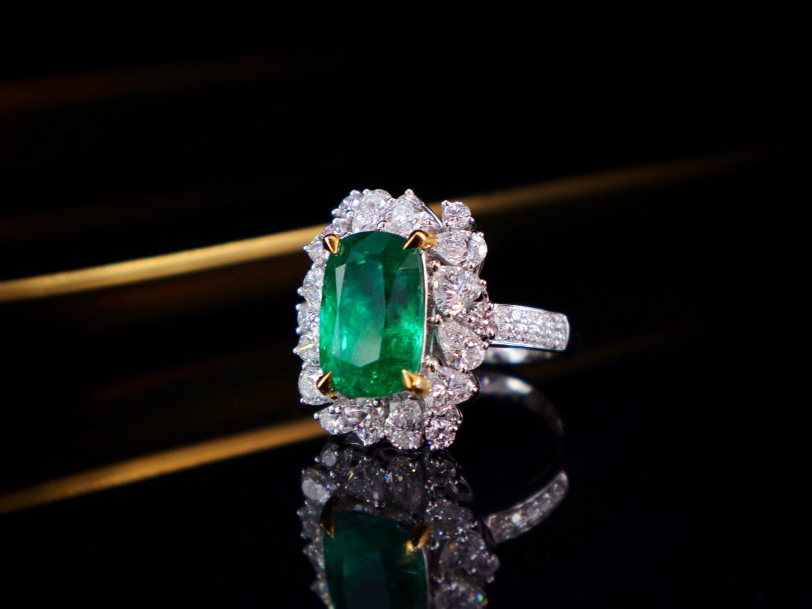 Emerald Ring Splendor: 4.16ct Grand Emerald Jewelry