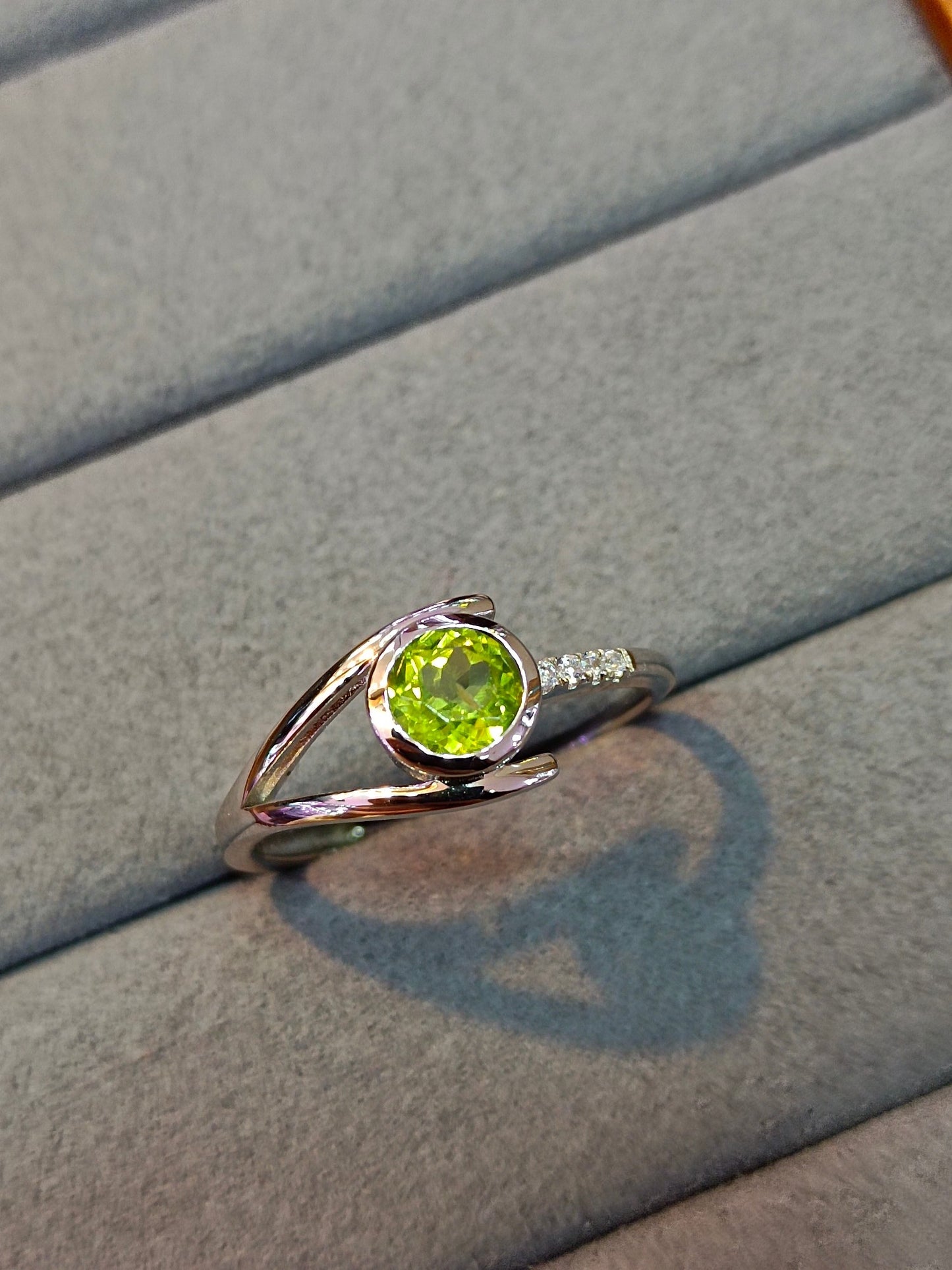 S925 Sterling Silver Peridot Ring with 18K Gold Embedding - Unique Minimalist Jewelry