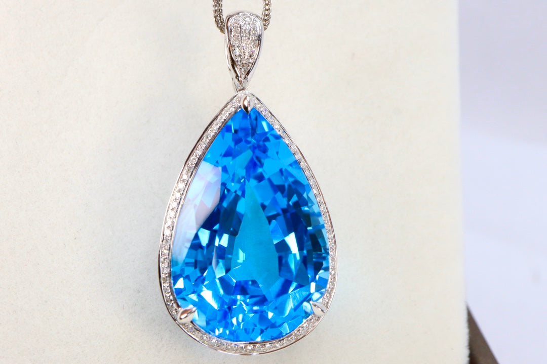 Exquisite Swiss Blue Topaz Pendant in 18K Gold with Diamonds - A Jewelry Must-Have