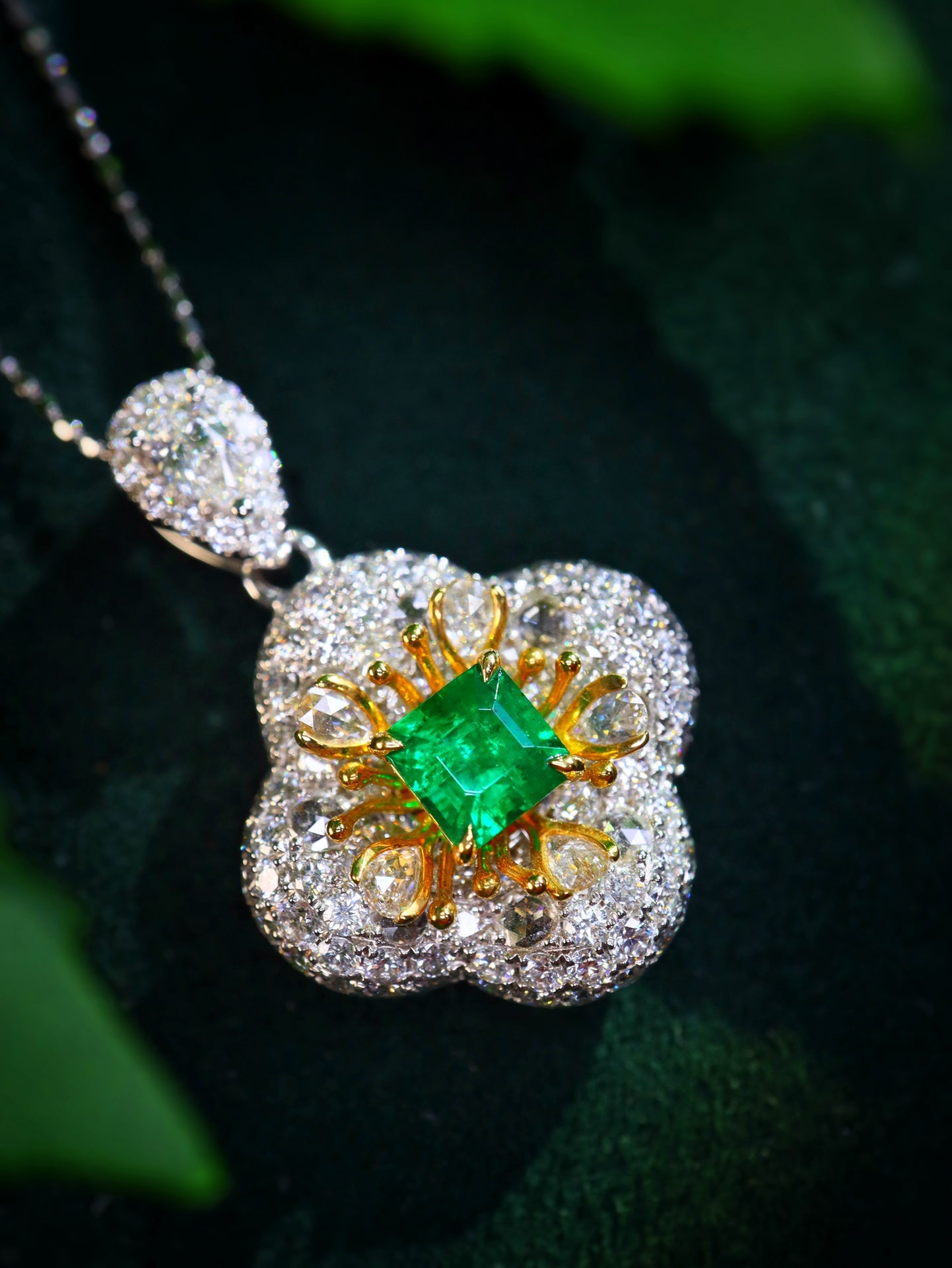 Panjshir Emerald Pendant - VVG Warton Green Jewelry Marvel