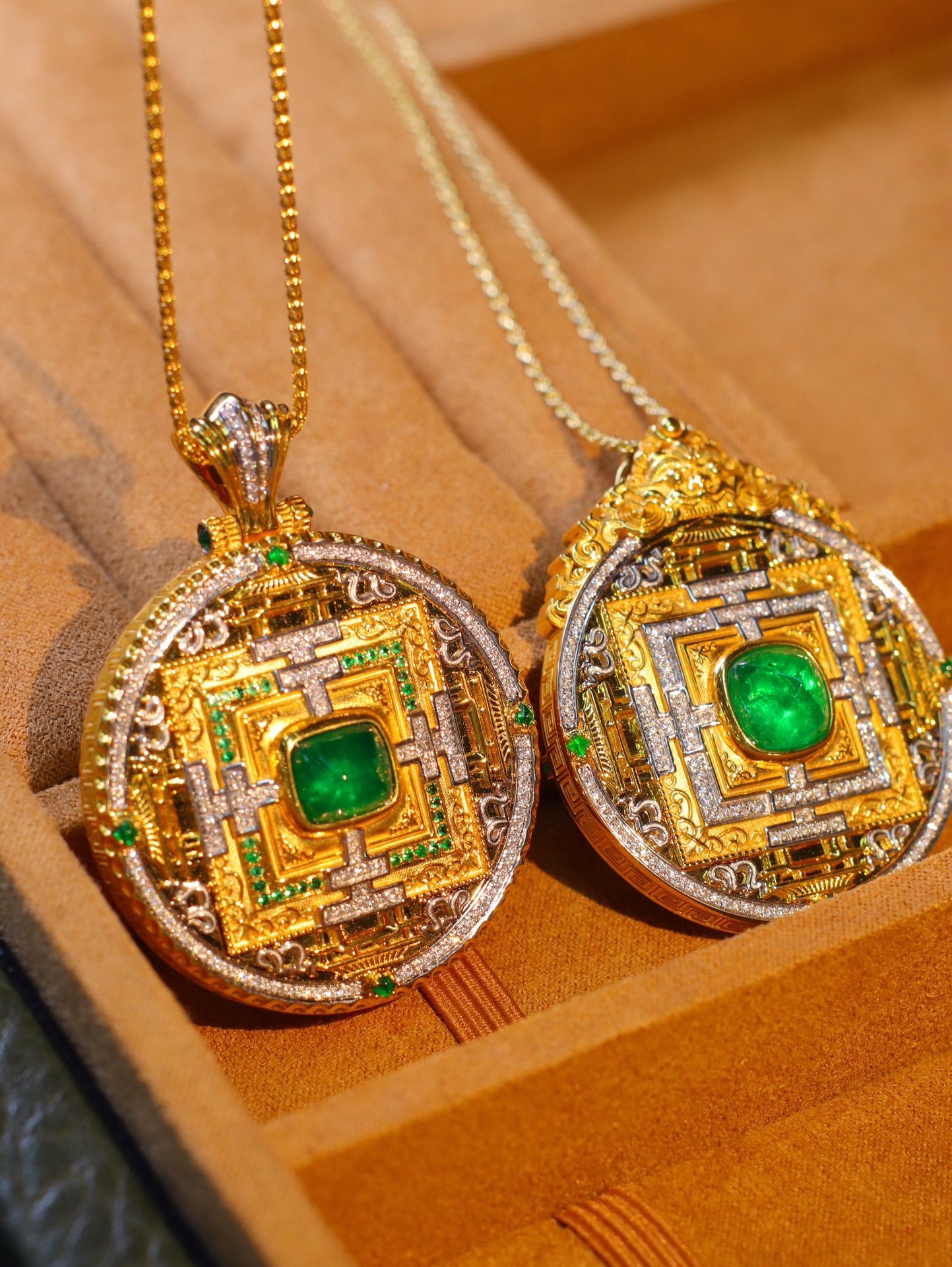 Grand Wish City • Emerald Forum City Gawu Box Pendant Jewelry